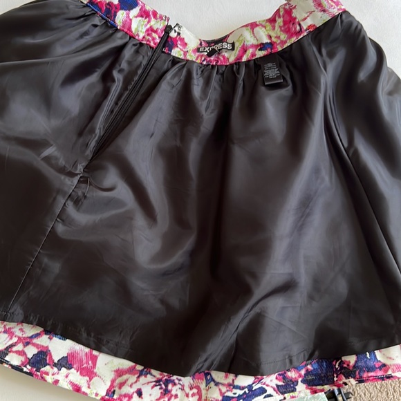 EXPRESS FLORAL SKATER SKIRT. - Picture 6 of 11